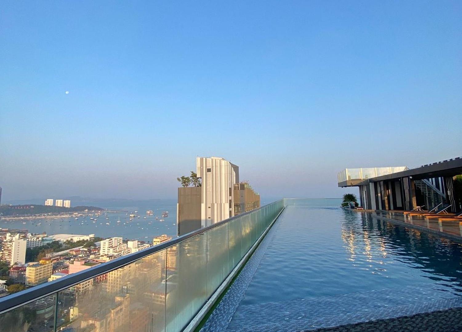 อพาร์ทเม้น The Base Pattaya, High Floor, Seaview *