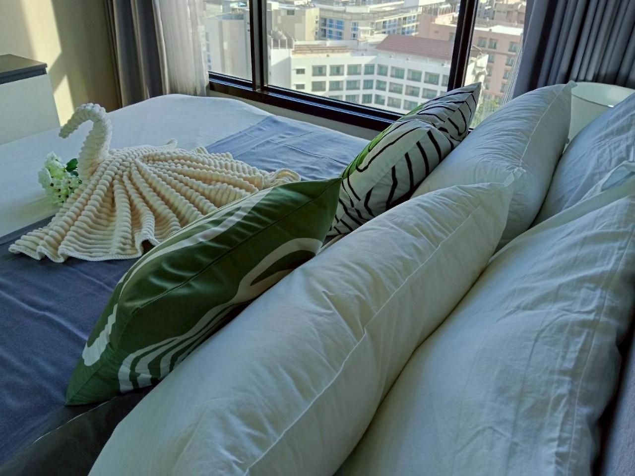 อพาร์ทเม้น The Base Pattaya, High Floor, Seaview *