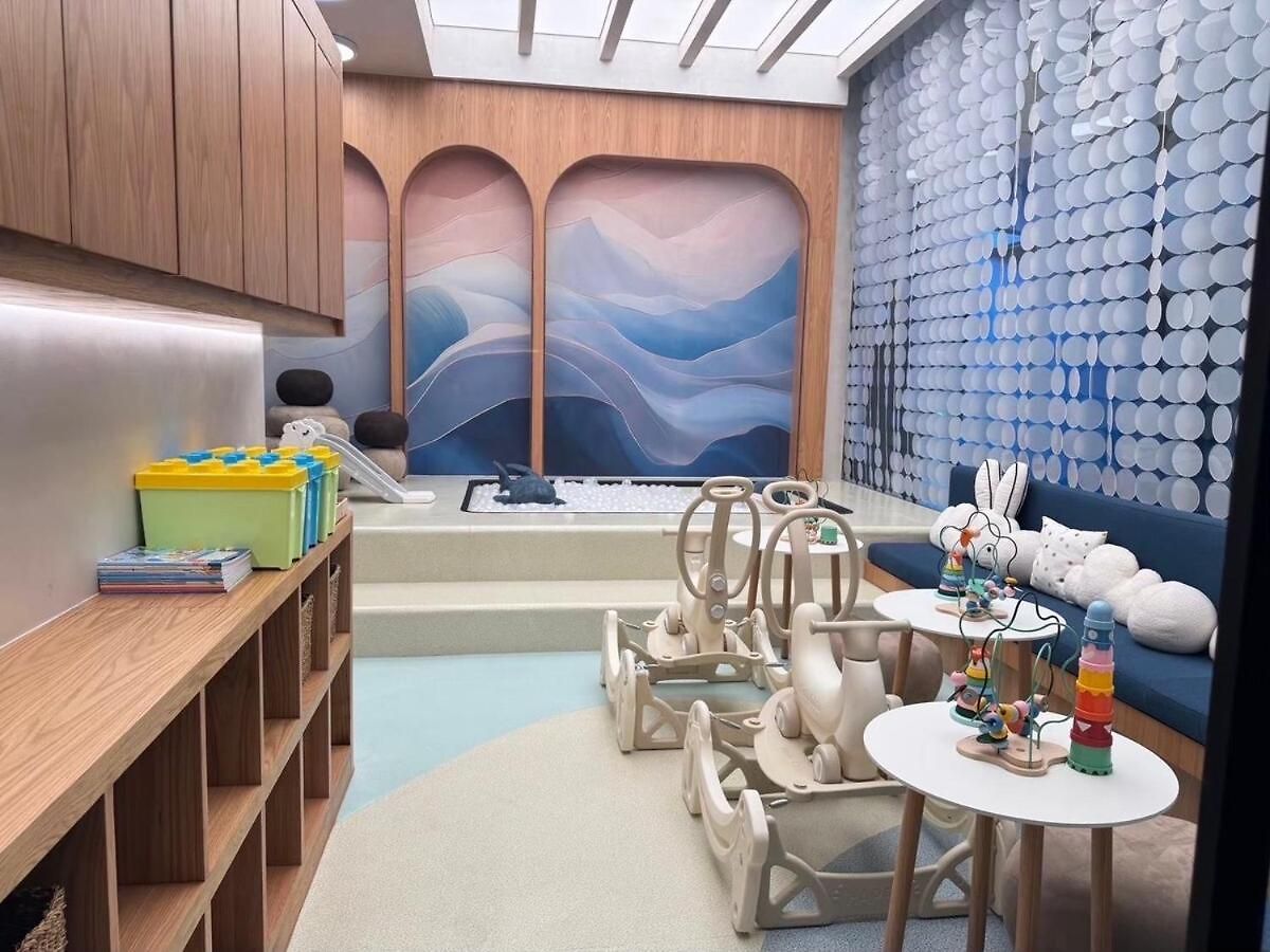 Arom Wongamart By David *