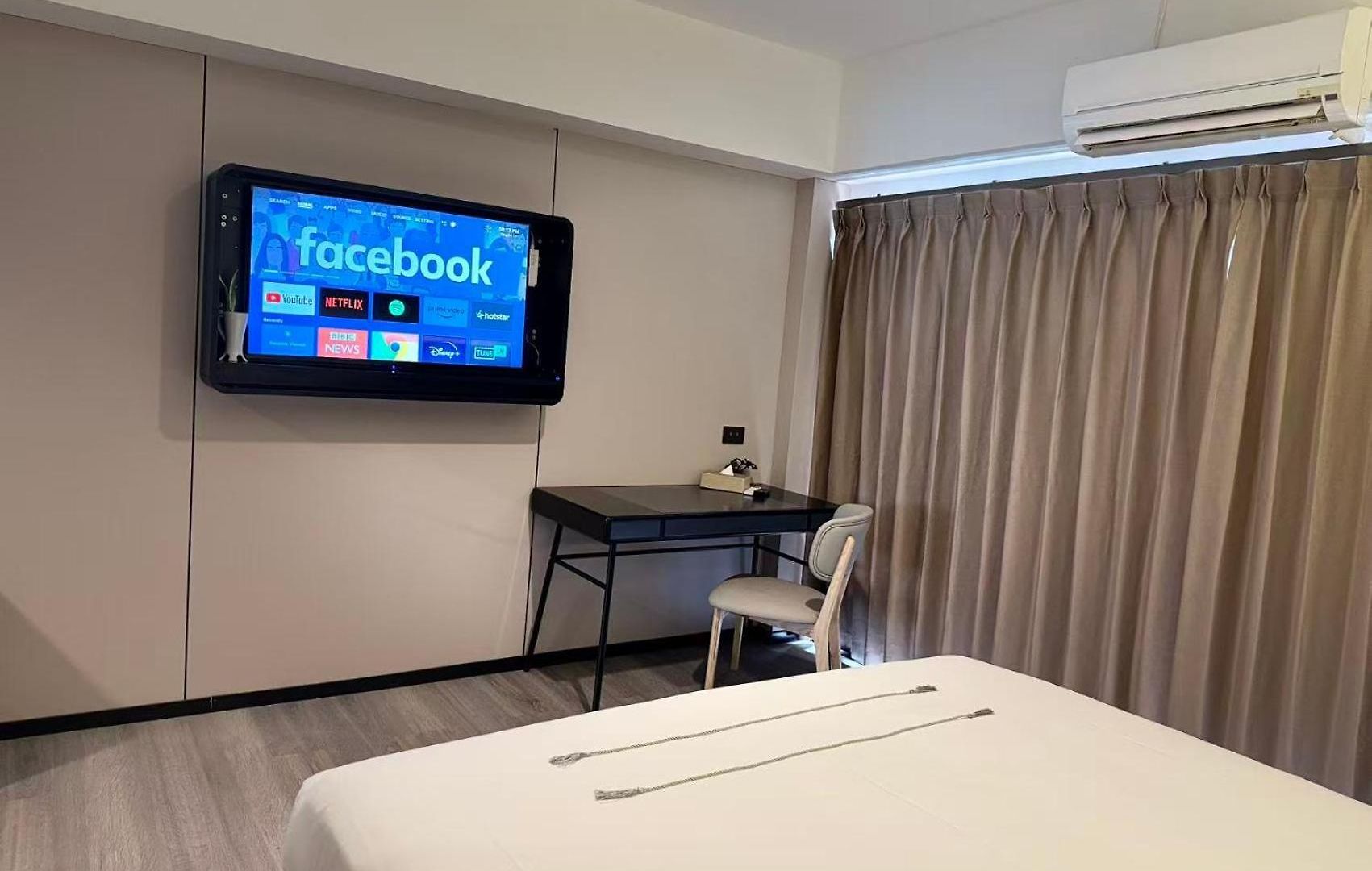 X โรงแรม