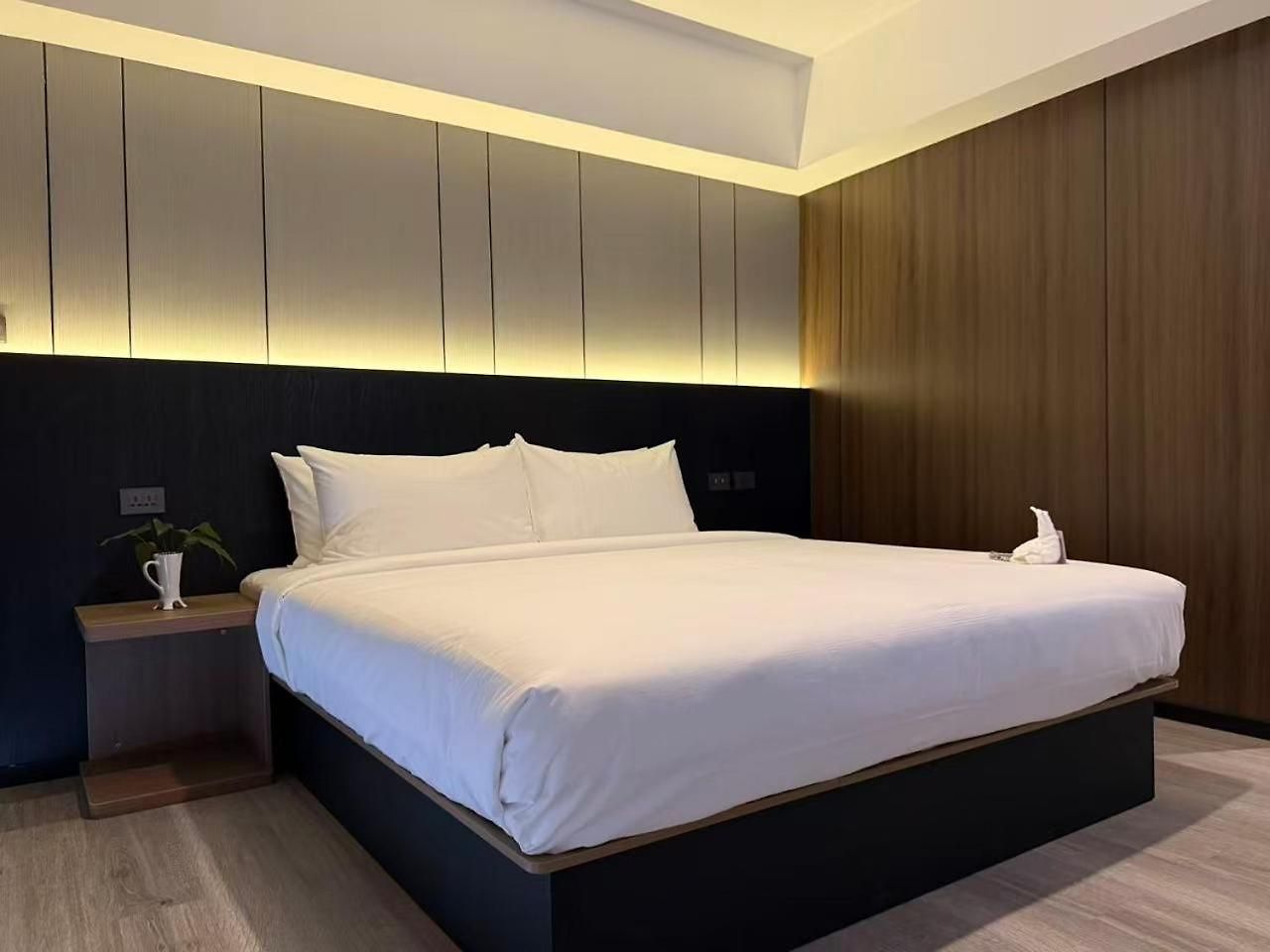 โรงแรม X 3*
