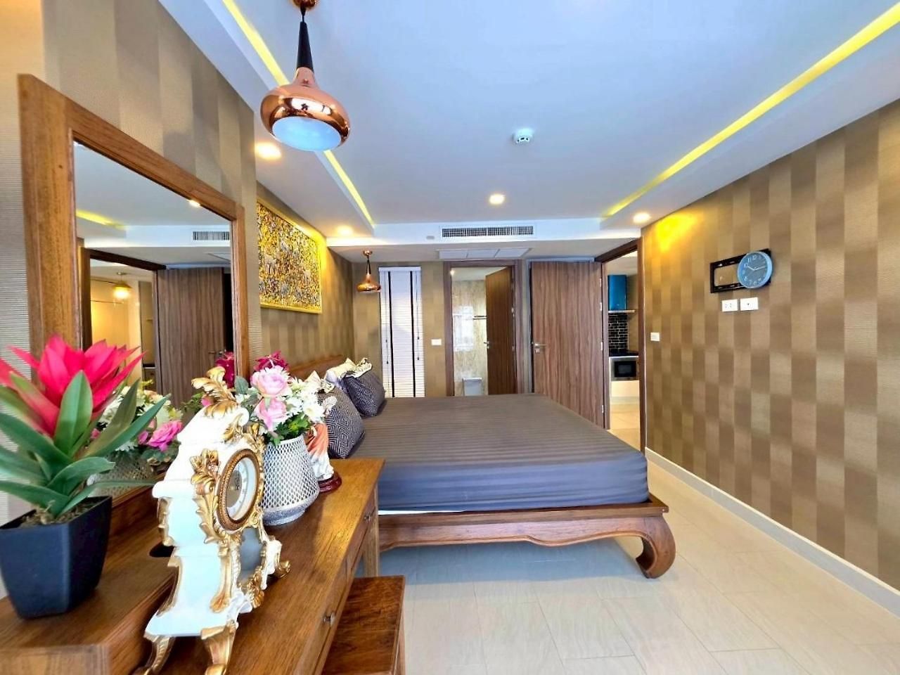 Grand Avenue Middle Town Pattaya