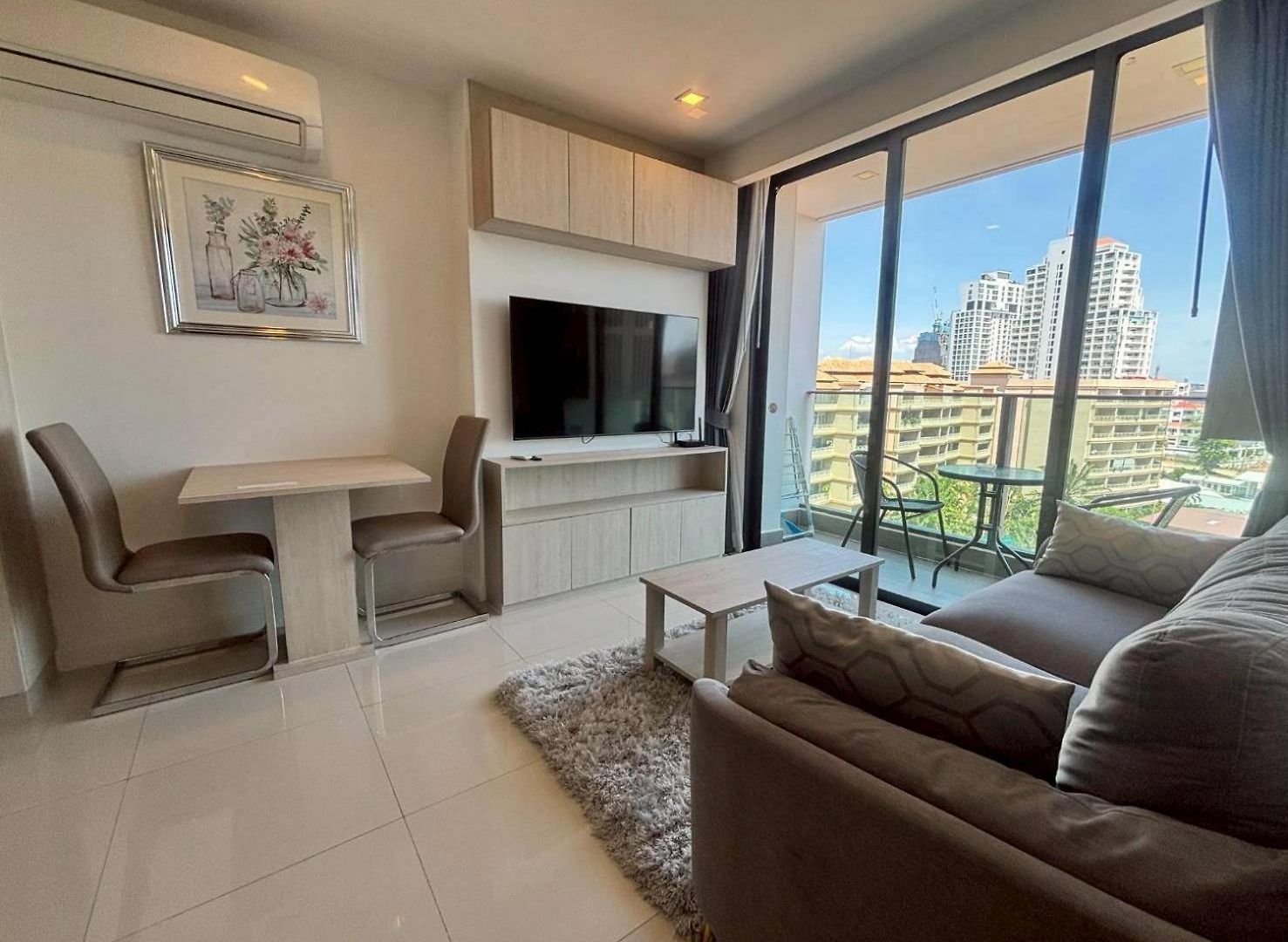 Cozy & Pra Tamnak อพาร์ทเม้น Pattaya