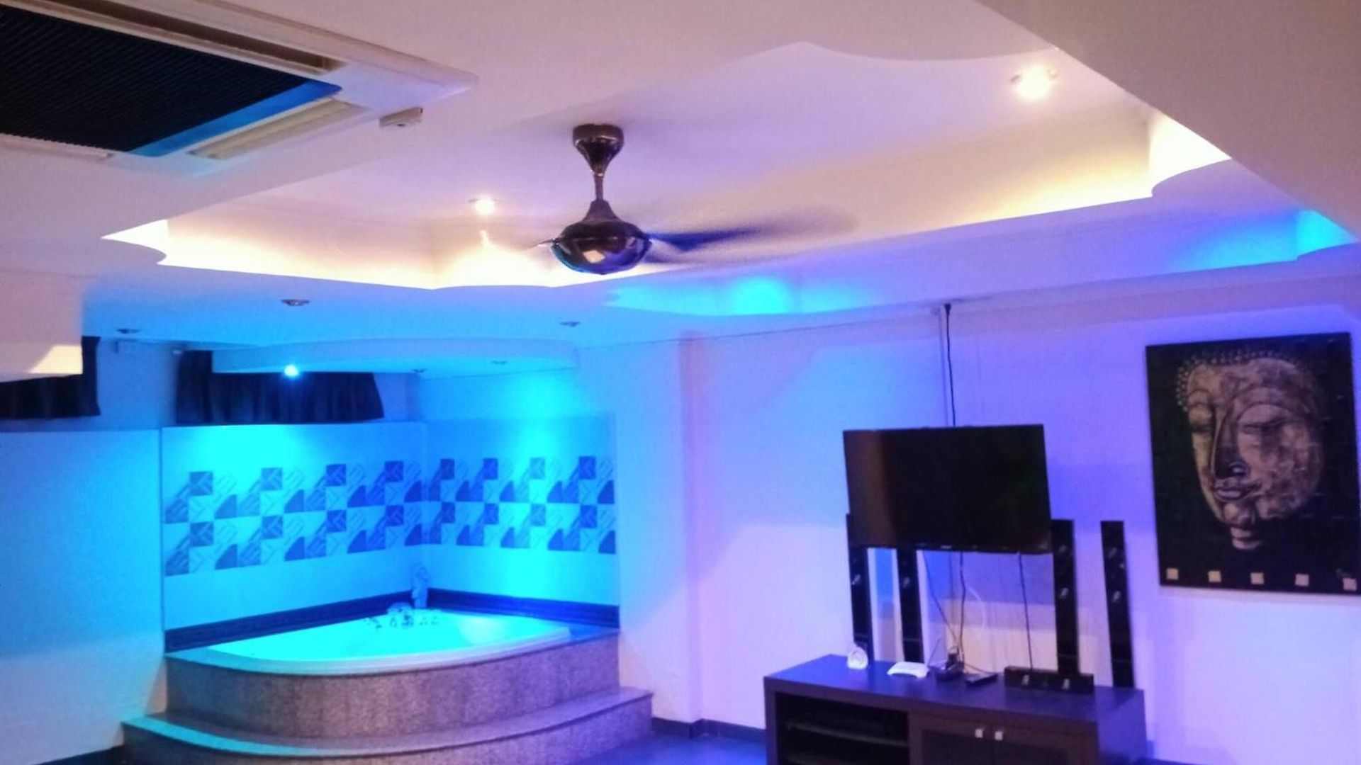 75 Sqm Type Jacuzzi 101a อพาร์ทเม้น *