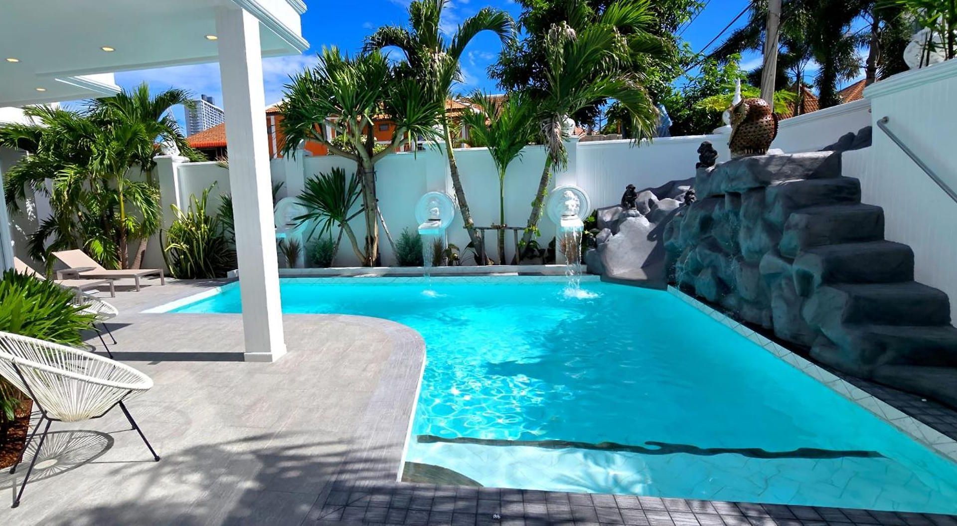 Lumaland Luxury Pool Walking Street วิลล่า