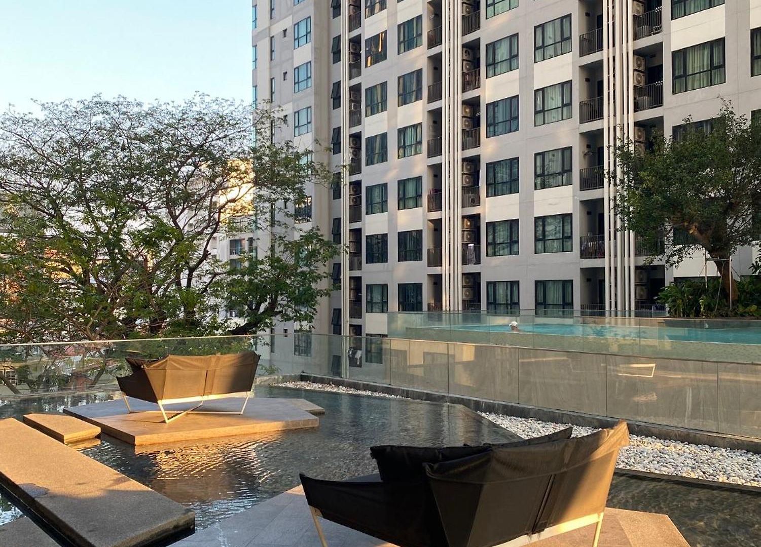อพาร์ทเม้น The Base In