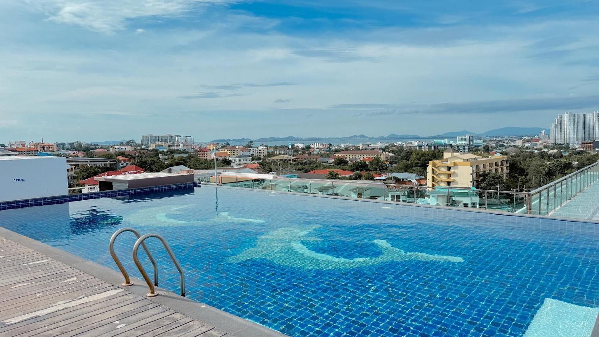 โรงแรม Vareena Palace Pattaya