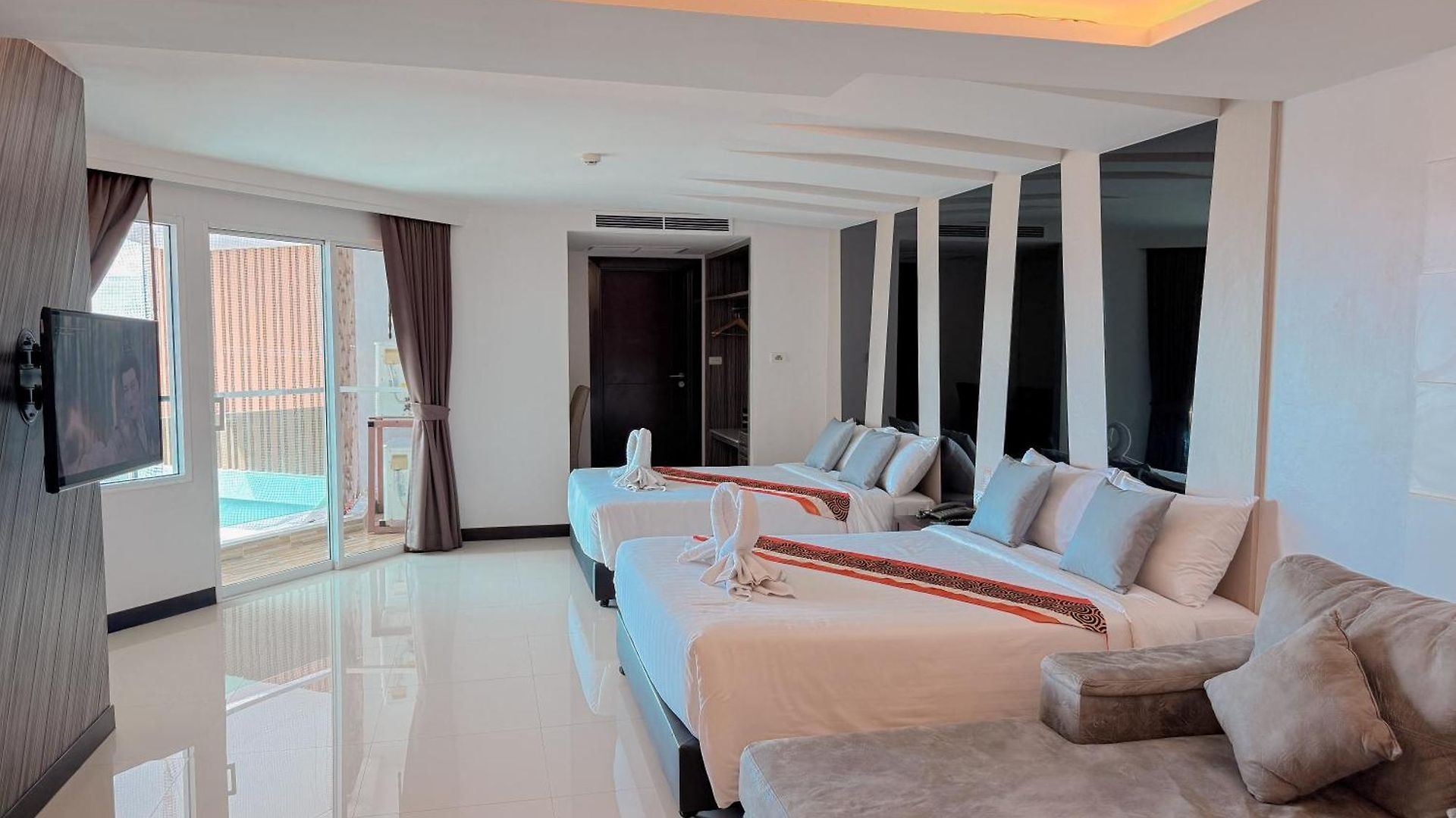 โรงแรม Vareena Palace