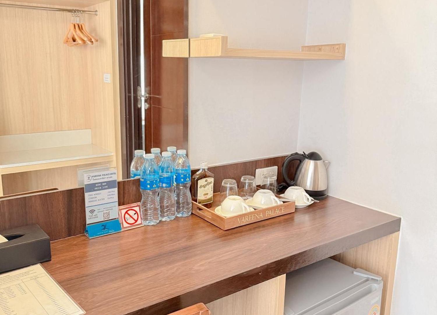 โรงแรม Vareena Palace 5*