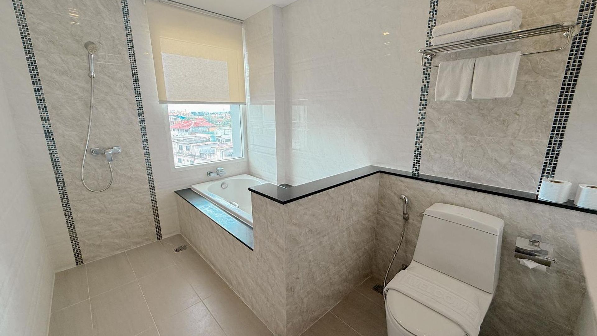 โรงแรม Vareena Palace 5*