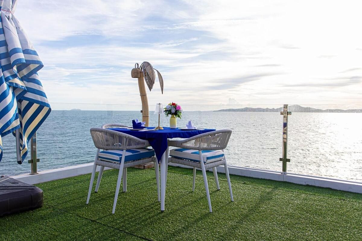 Sea View Apartment *