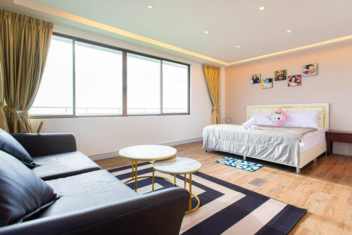 Sea View Apartment *