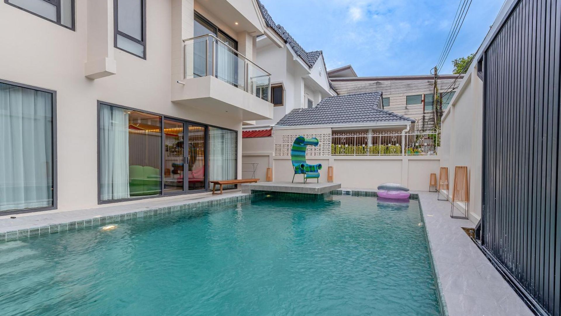 T M L-urban Exquisite Pool -4 Bedrooms & 6 Bathrooms - Private Ktv - Prime Location -family & Group