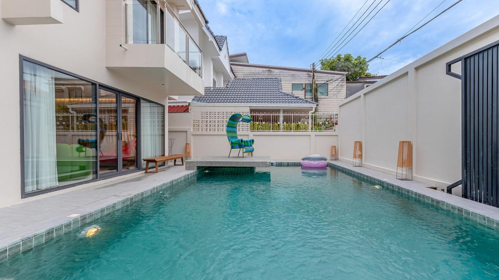 T M L-urban Exquisite Pool -4 Bedrooms & 6 Bathrooms - Private Ktv - Prime Location -family & Group * Pattaya