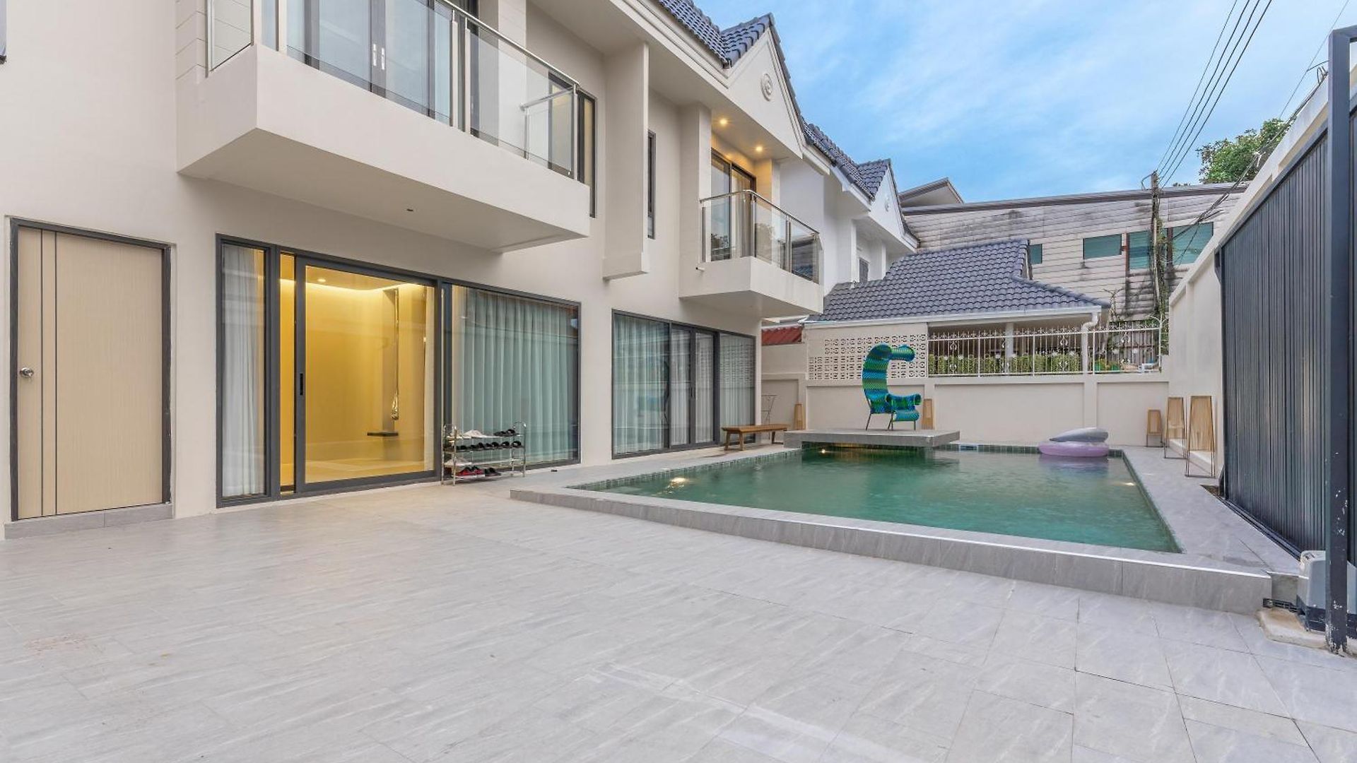 T M L-urban Exquisite Pool -4 Bedrooms & 6 Bathrooms - Private Ktv - Prime Location -family & Group Pattaya