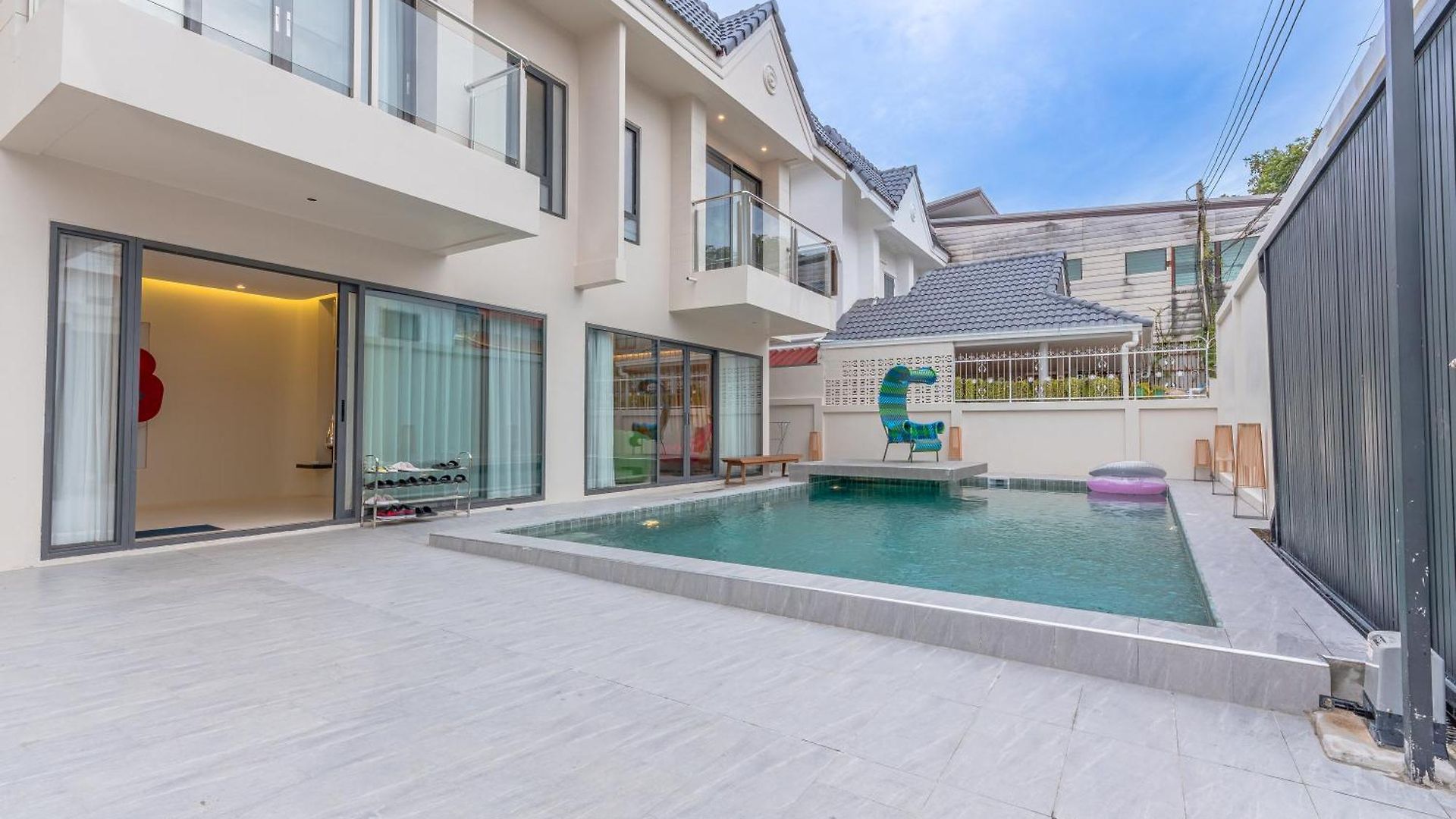 T M L-urban Exquisite Pool -4 Bedrooms & 6 Bathrooms - Private Ktv - Prime Location -family & Group