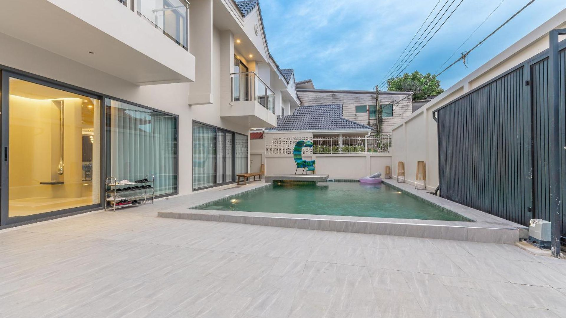 Villa T M L-urban Exquisite Pool -4 Bedrooms & 6 Bathrooms - Private Ktv - Prime Location -family & Group Pattaya