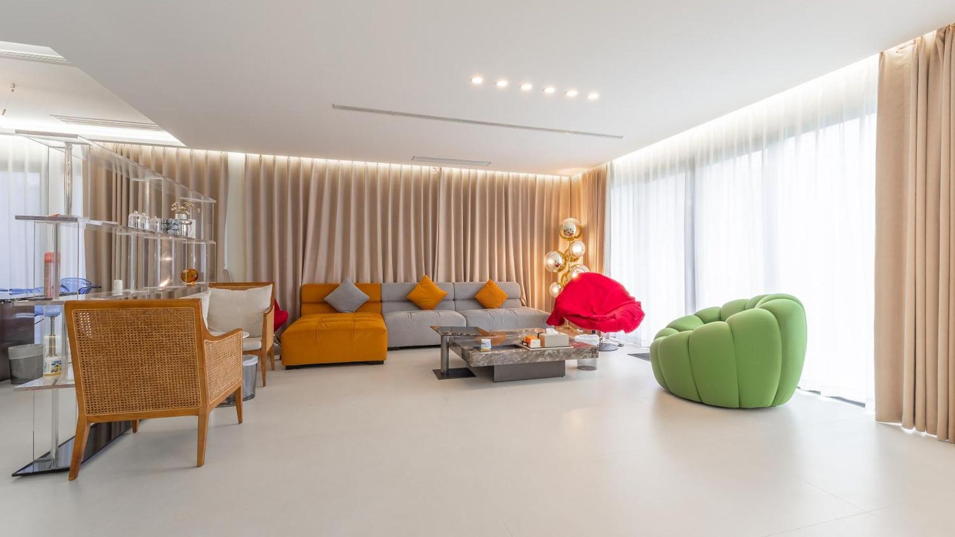 T M L-urban Exquisite Pool -4 Bedrooms & 6 Bathrooms - Private Ktv - Prime Location -family & Group Villa Pattaya