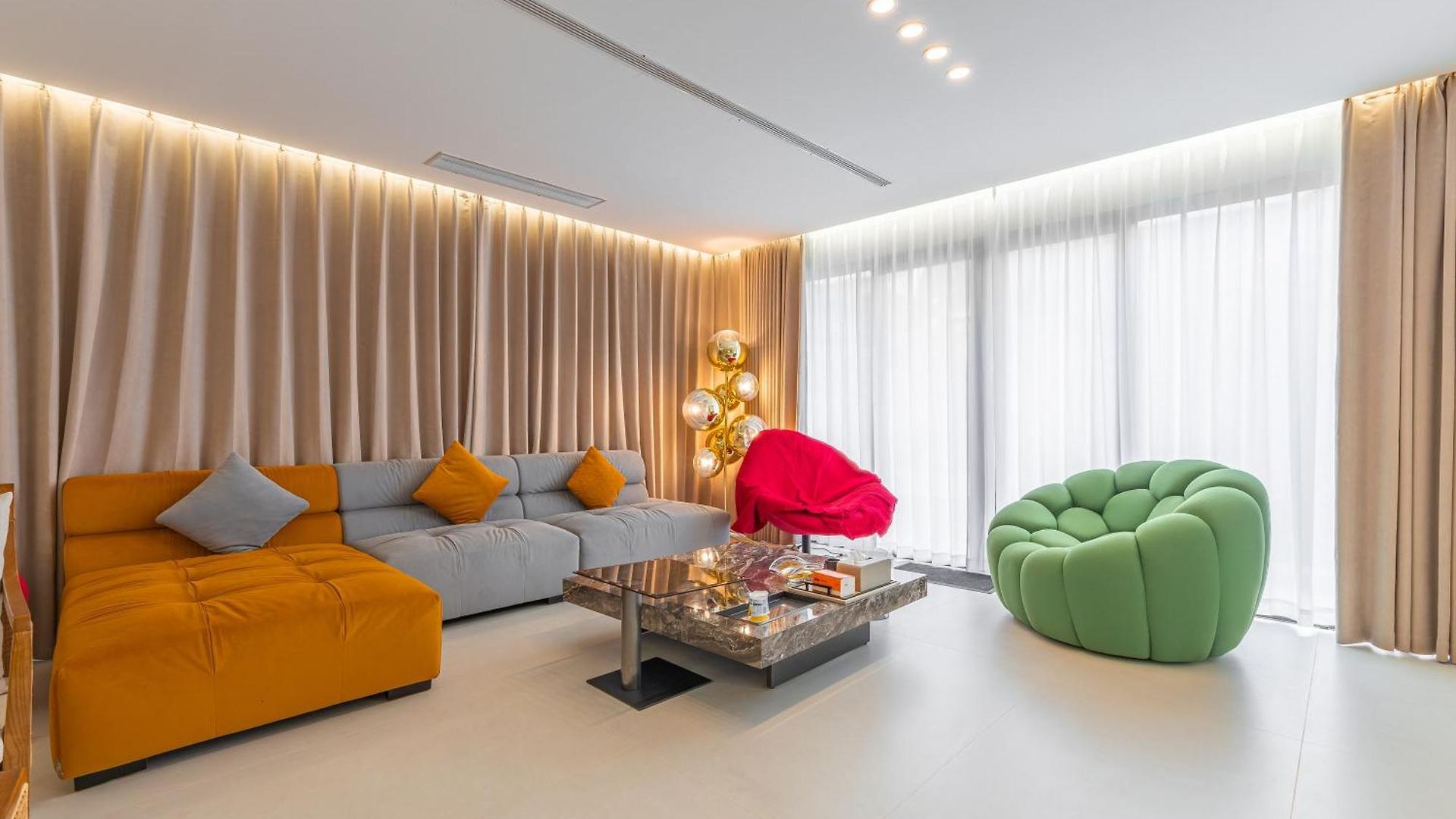 Villa T M L-urban Exquisite Pool -4 Bedrooms & 6 Bathrooms - Private Ktv - Prime Location -family & Group Pattaya
