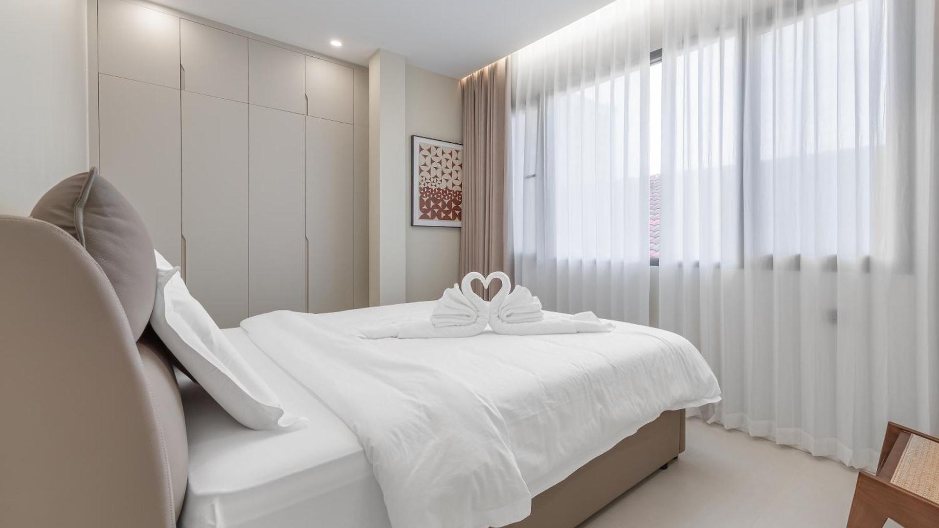 T M L-urban Exquisite Pool -4 Bedrooms & 6 Bathrooms - Private Ktv - Prime Location -family & Group