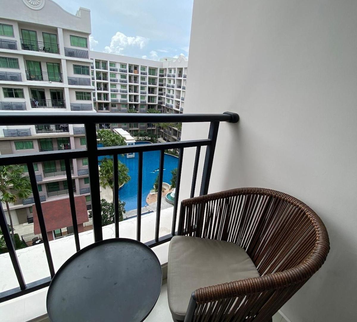 Famous With Charming Pool Apartment Pattaya
