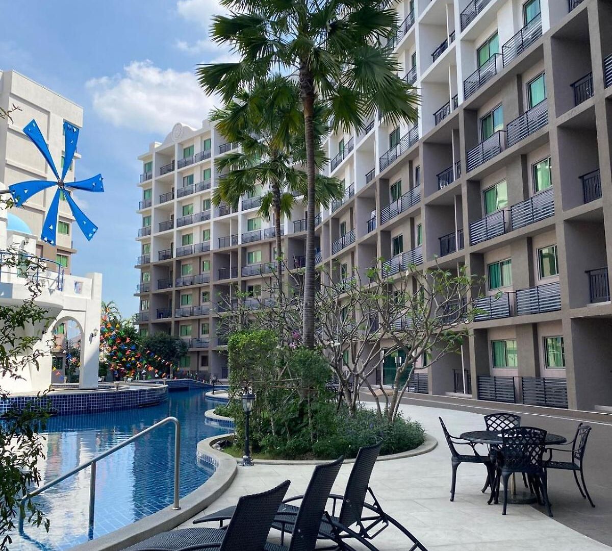 Famous With Charming Pool * Pattaya