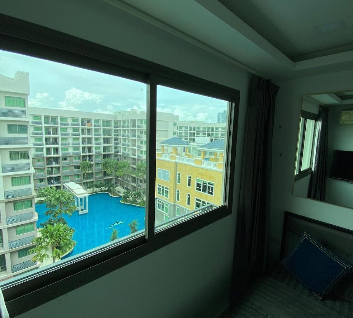 Apartment Famous With Charming Pool