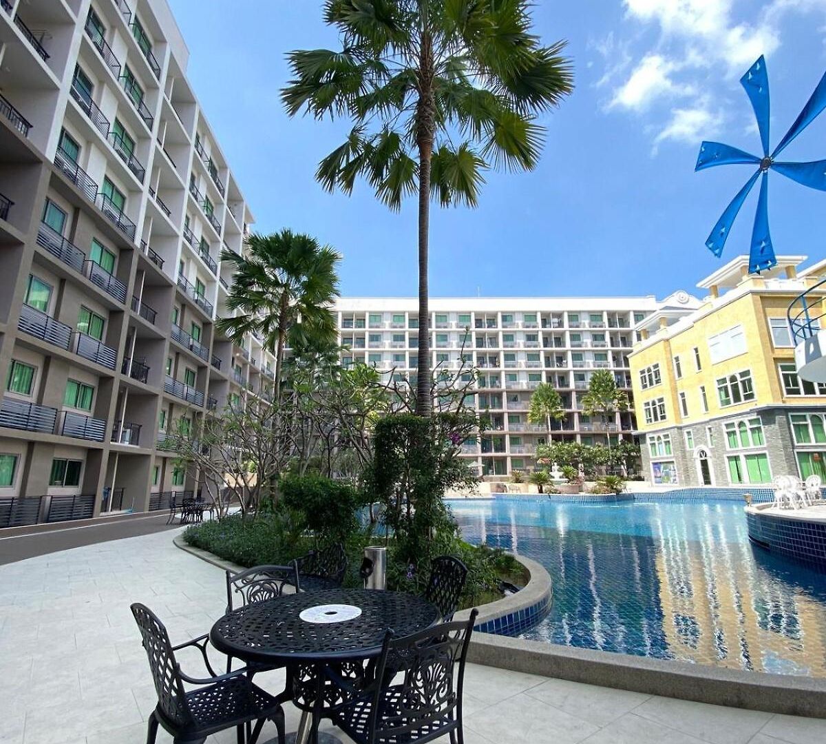 Famous With Charming Pool Apartment