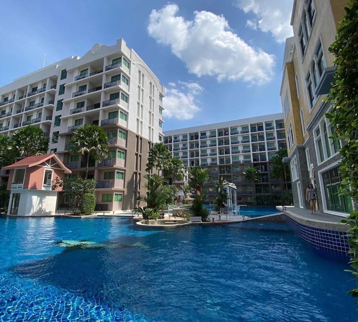 Apartment Famous With Charming Pool