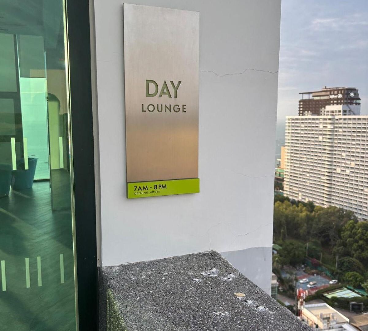 อพาร์ทเม้น The Base Sea View Pattaya