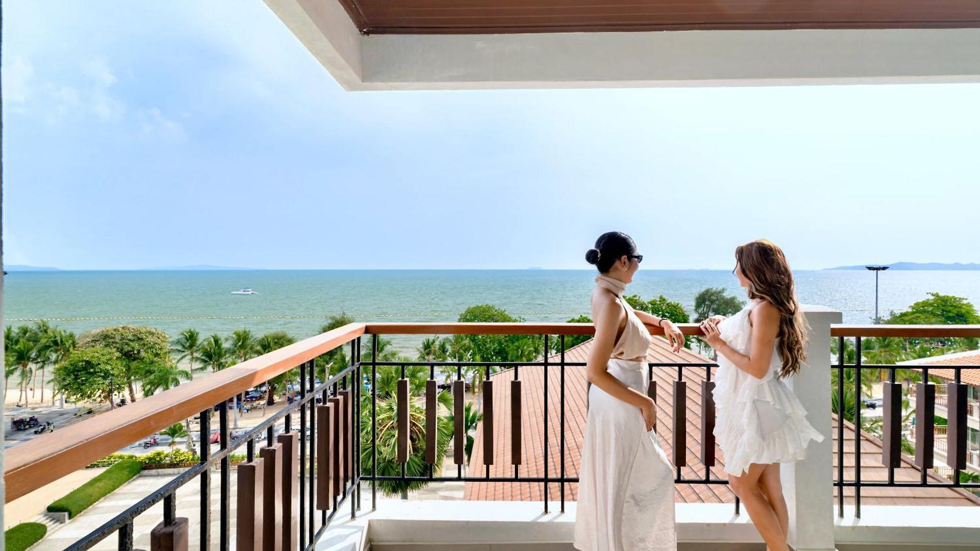 โรงแรม Welcome World Beachfront Pattaya