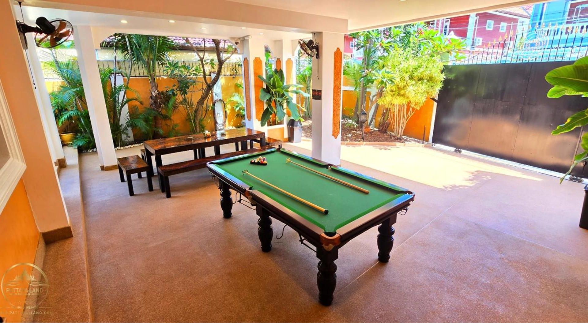 Wowland Luxury Pool Walking Street Pattaya