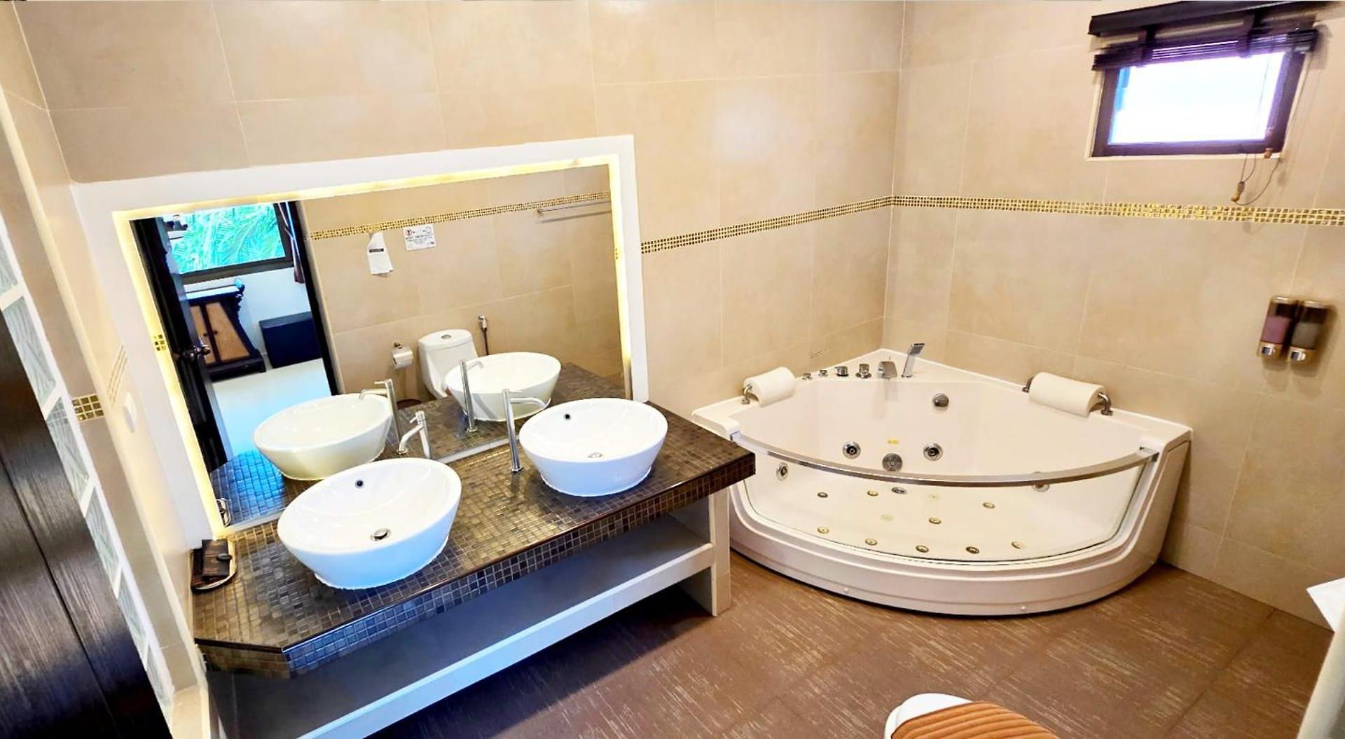Hideland Luxury Pool Walking Street Pattaya