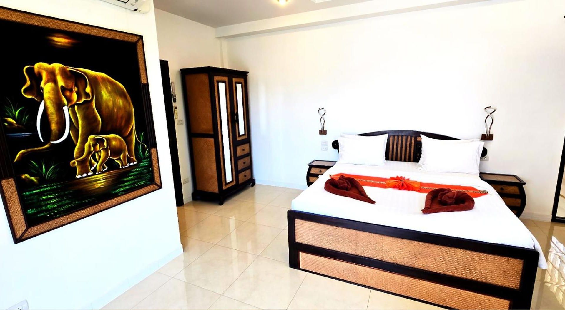 Tucheland Luxury Pool Walking Street