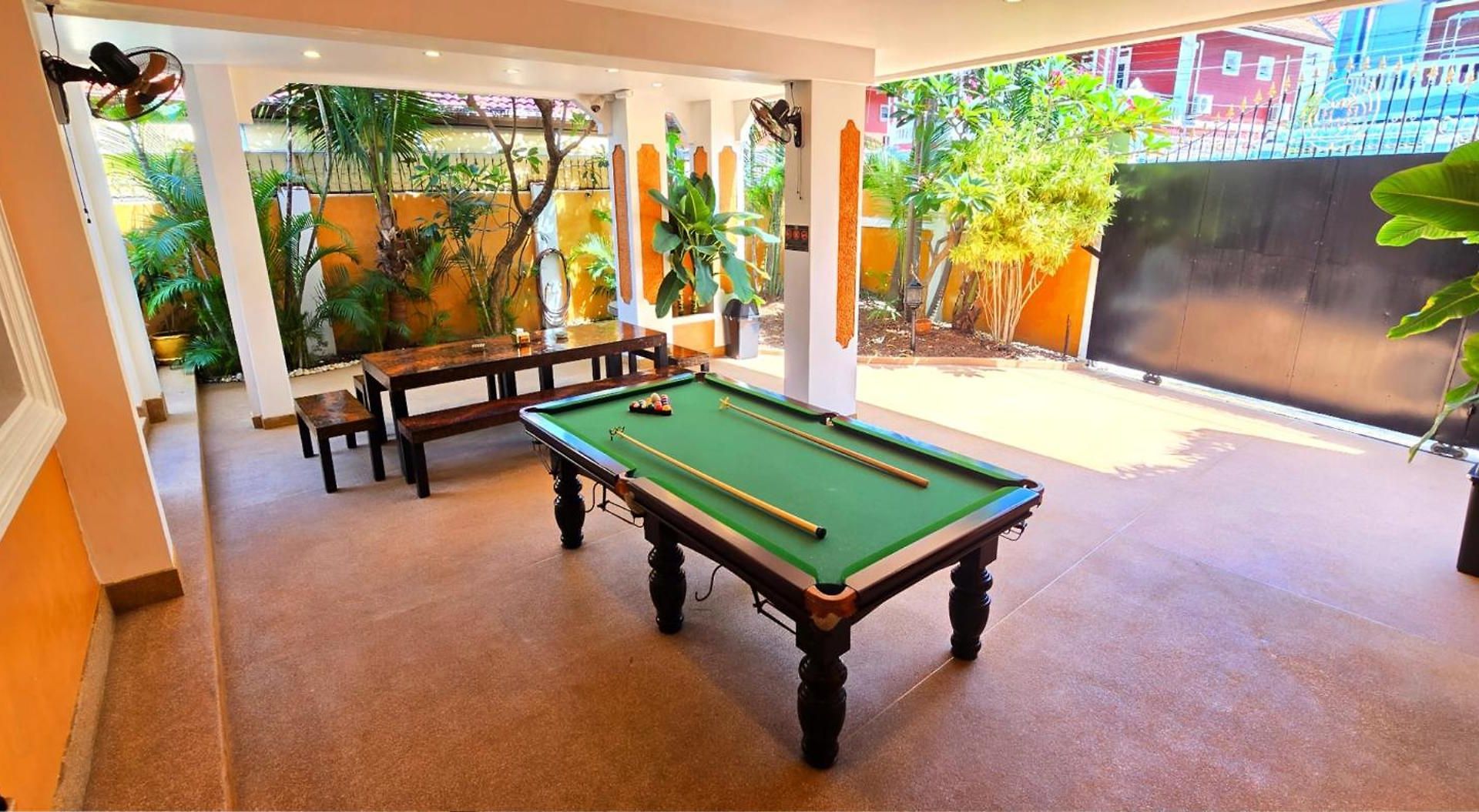 Hideland Luxury Pool Walking Street