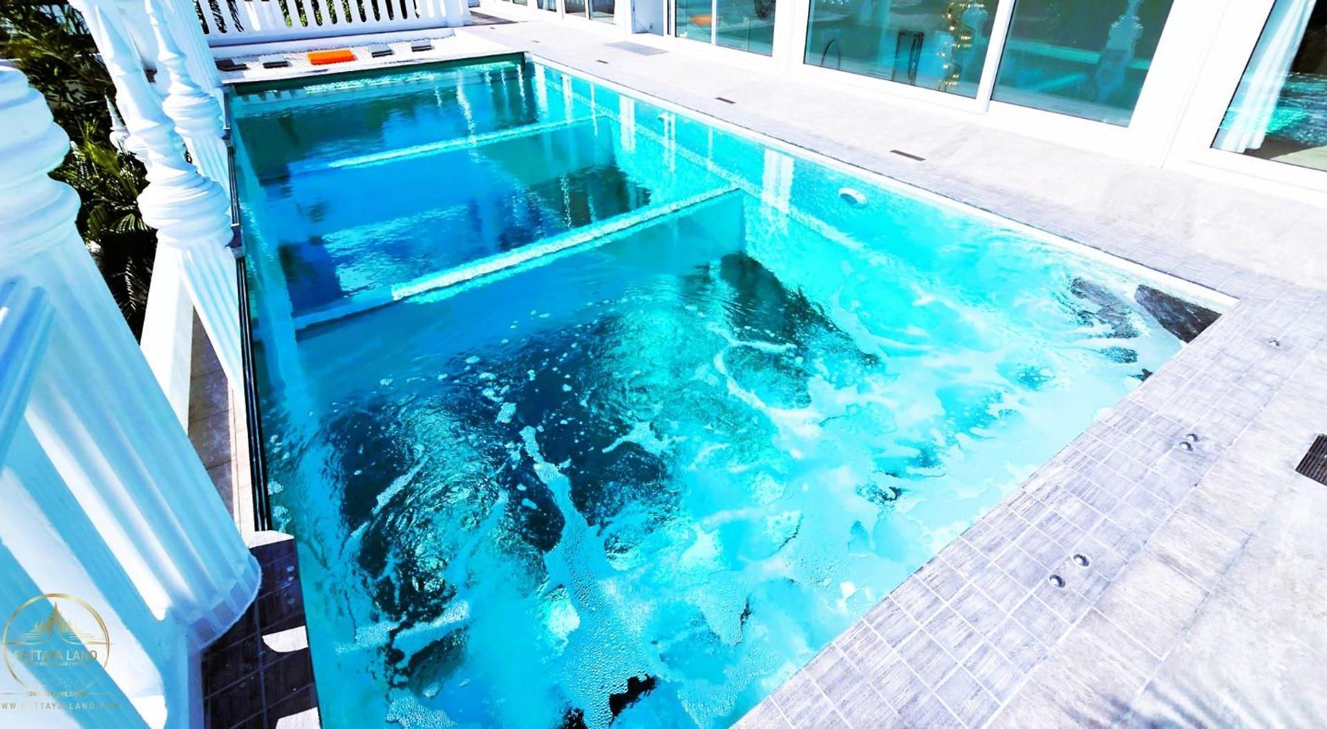 Starland Luxury Pool Walking Street