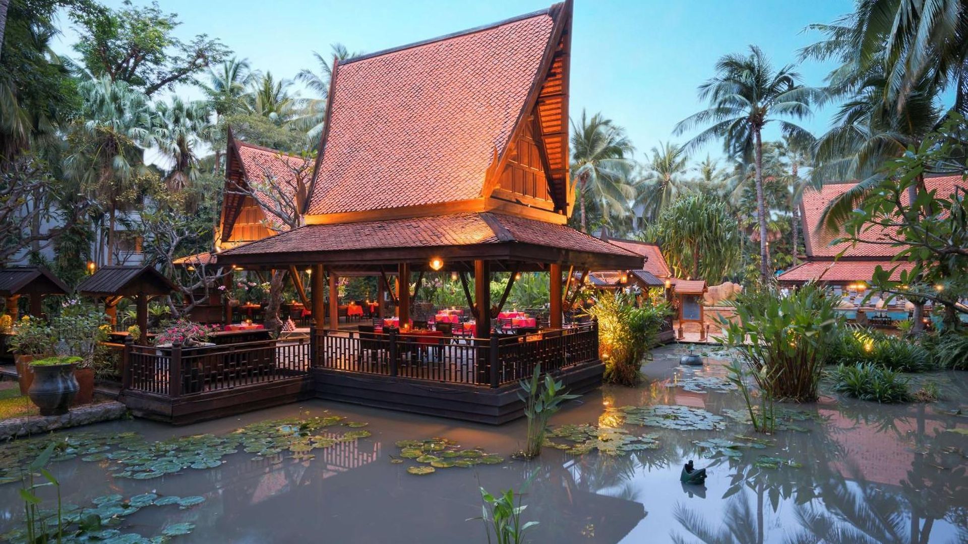 โรงแรม Avani 5*
