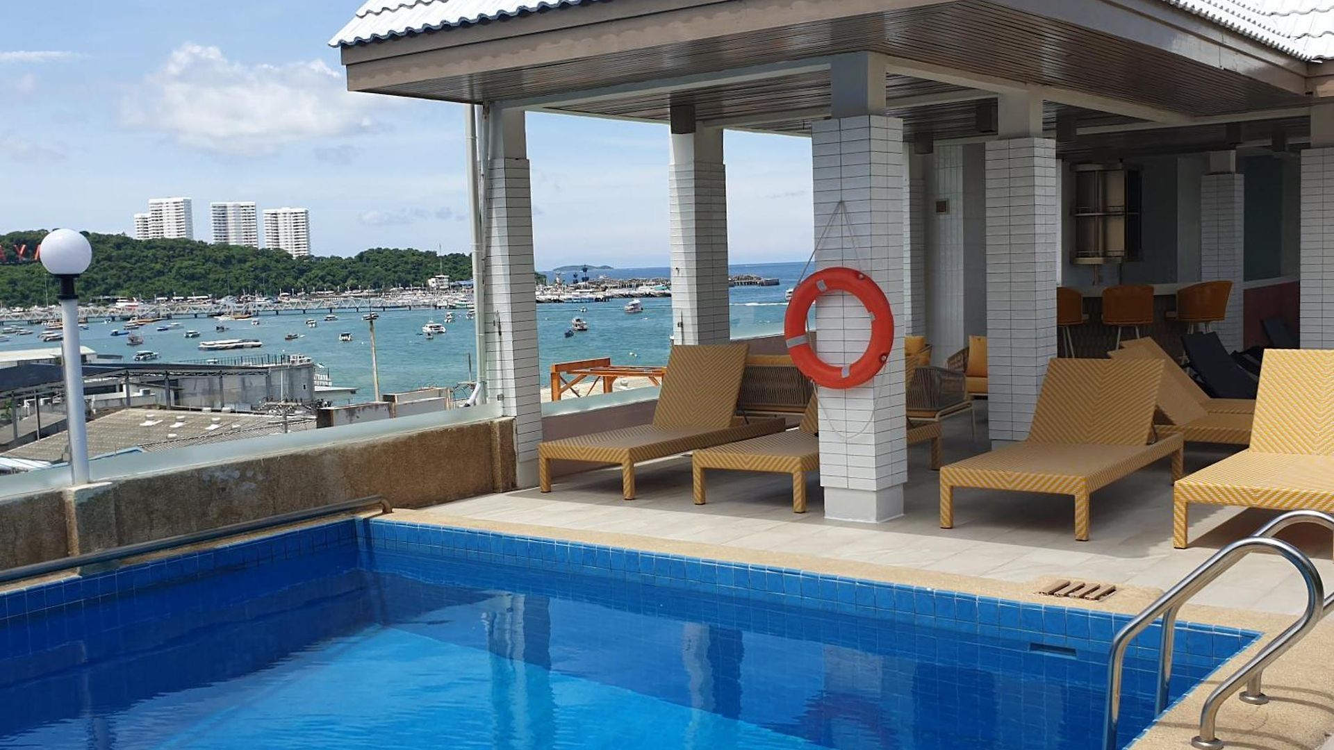 โรงแรม Cloudotel Walking Street Pattaya