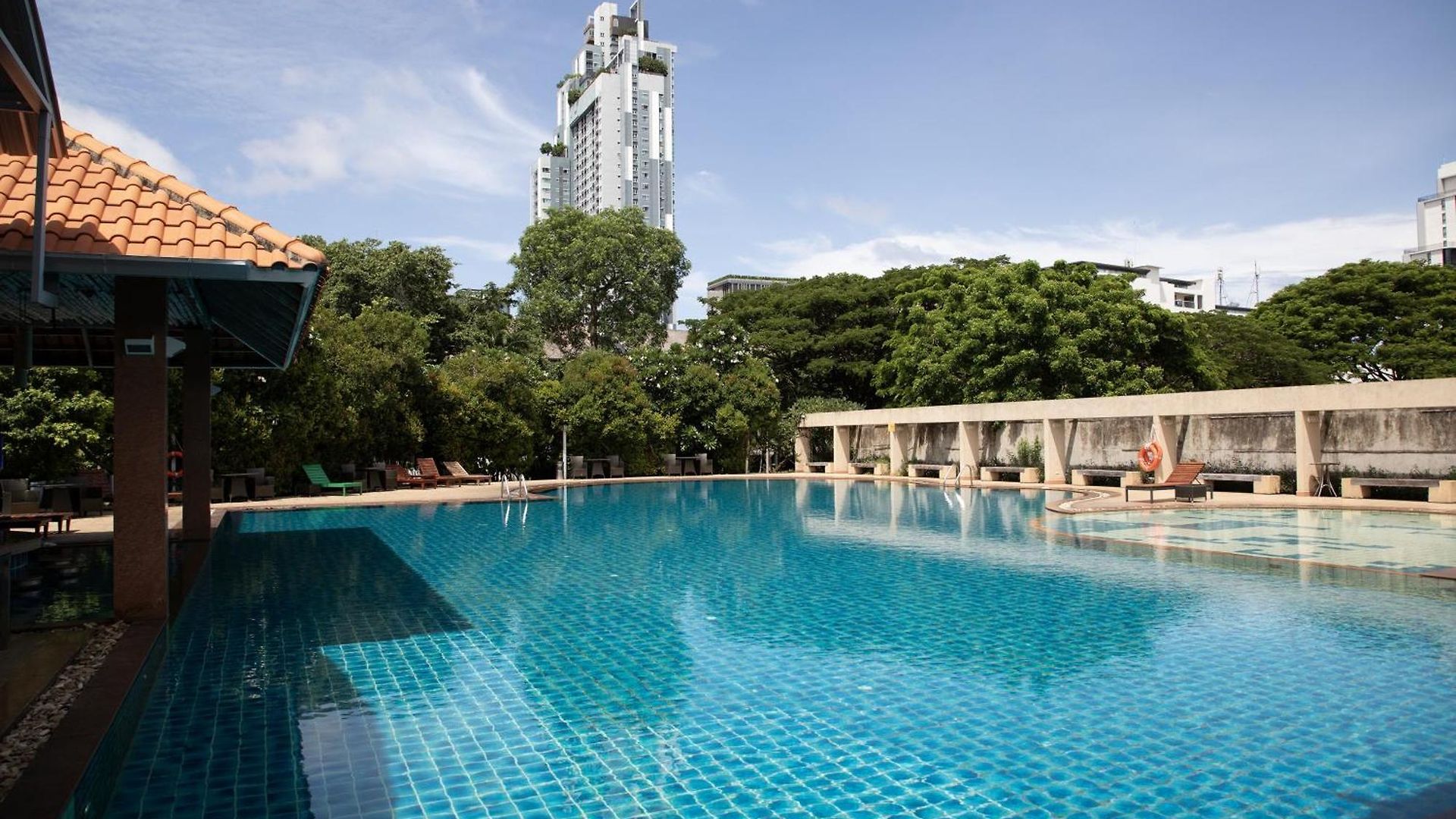 โรงแรม The Leela &