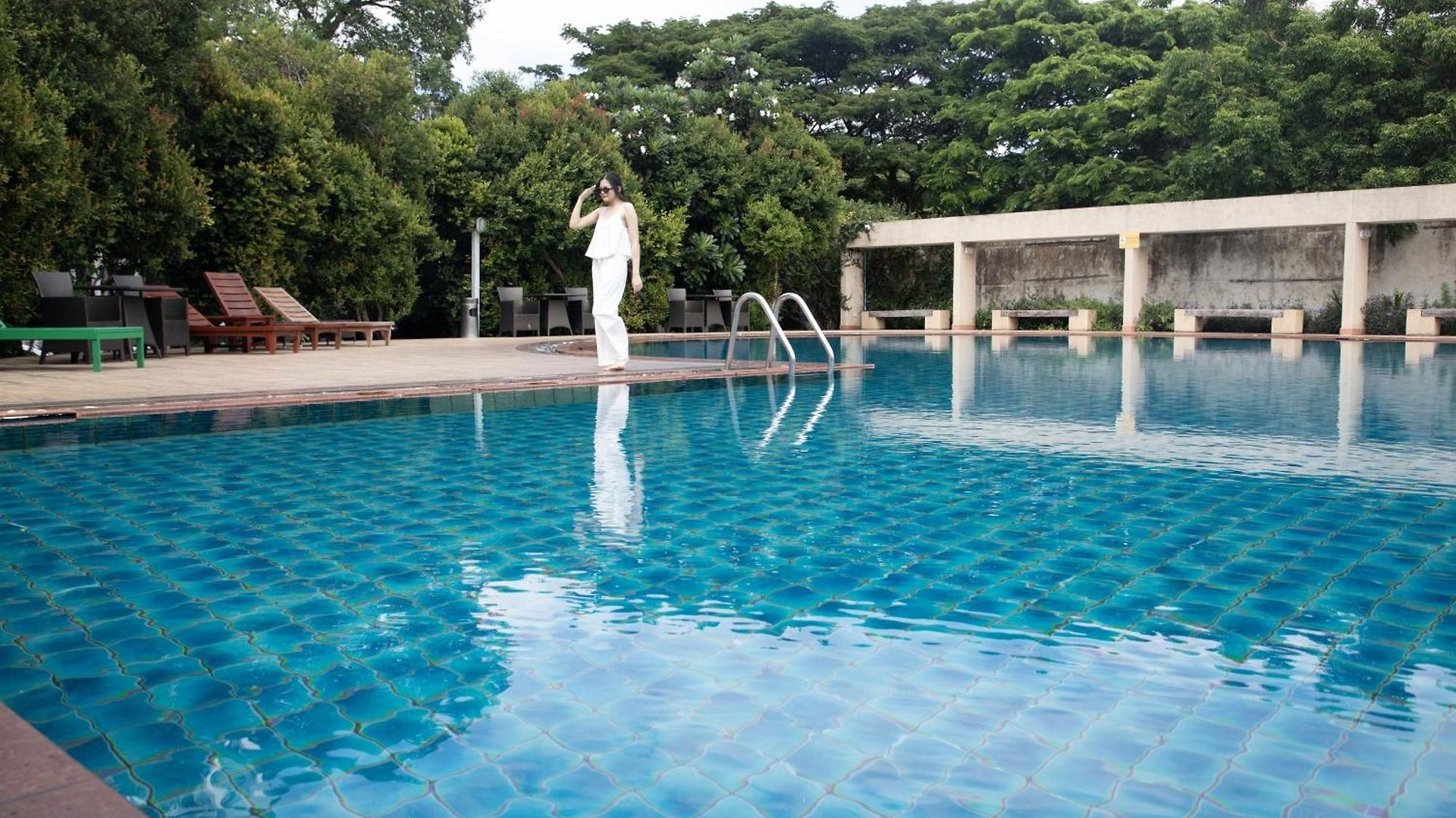 The Leela & 4*