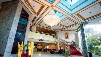 โรงแรม First Pacific Cirrus