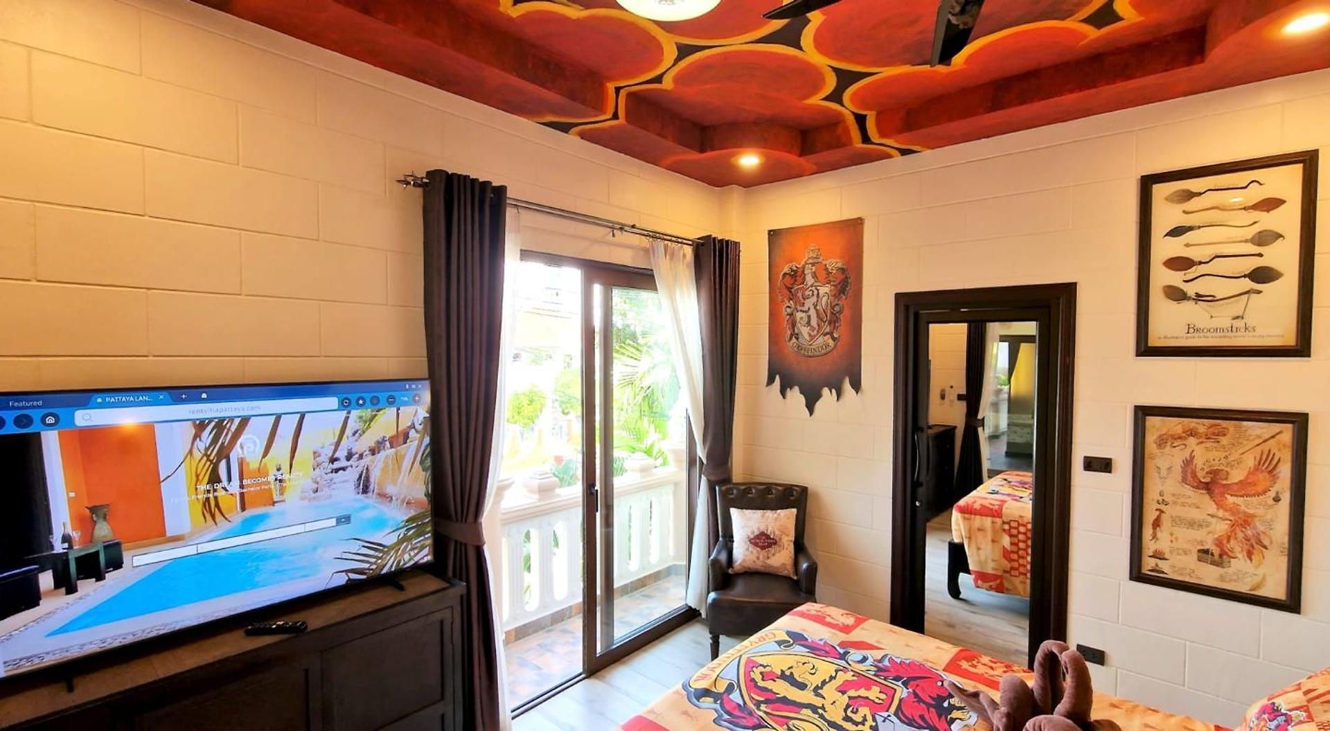 Potterland Luxury Pool Walking Street Pattaya