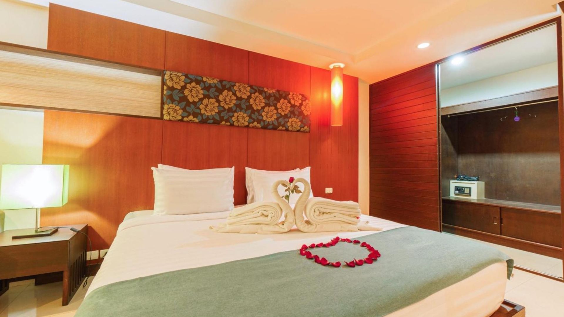 Tycoon โรงแรม *