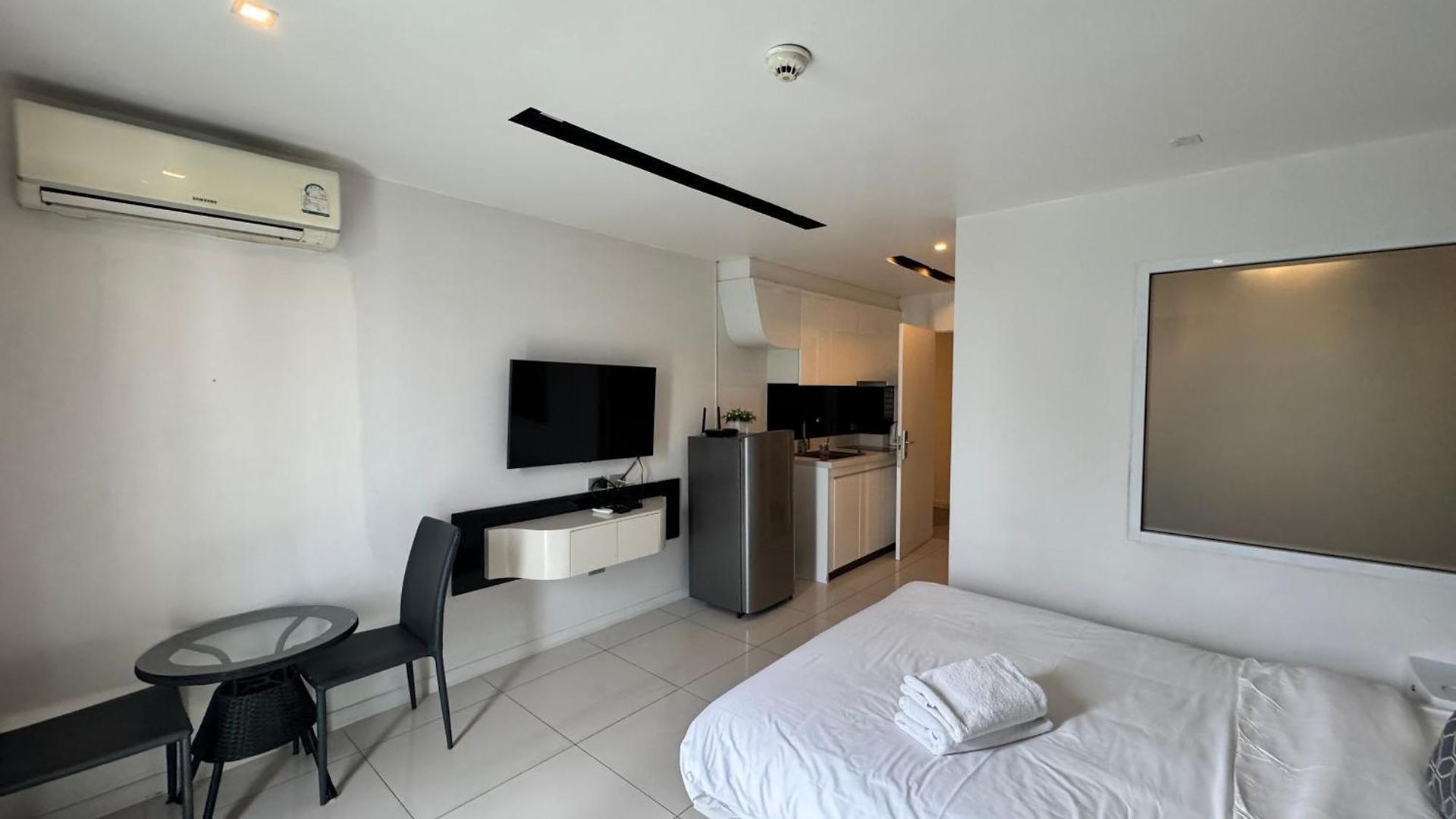Center & Hot Hot Hot อพาร์ทเม้น Pattaya