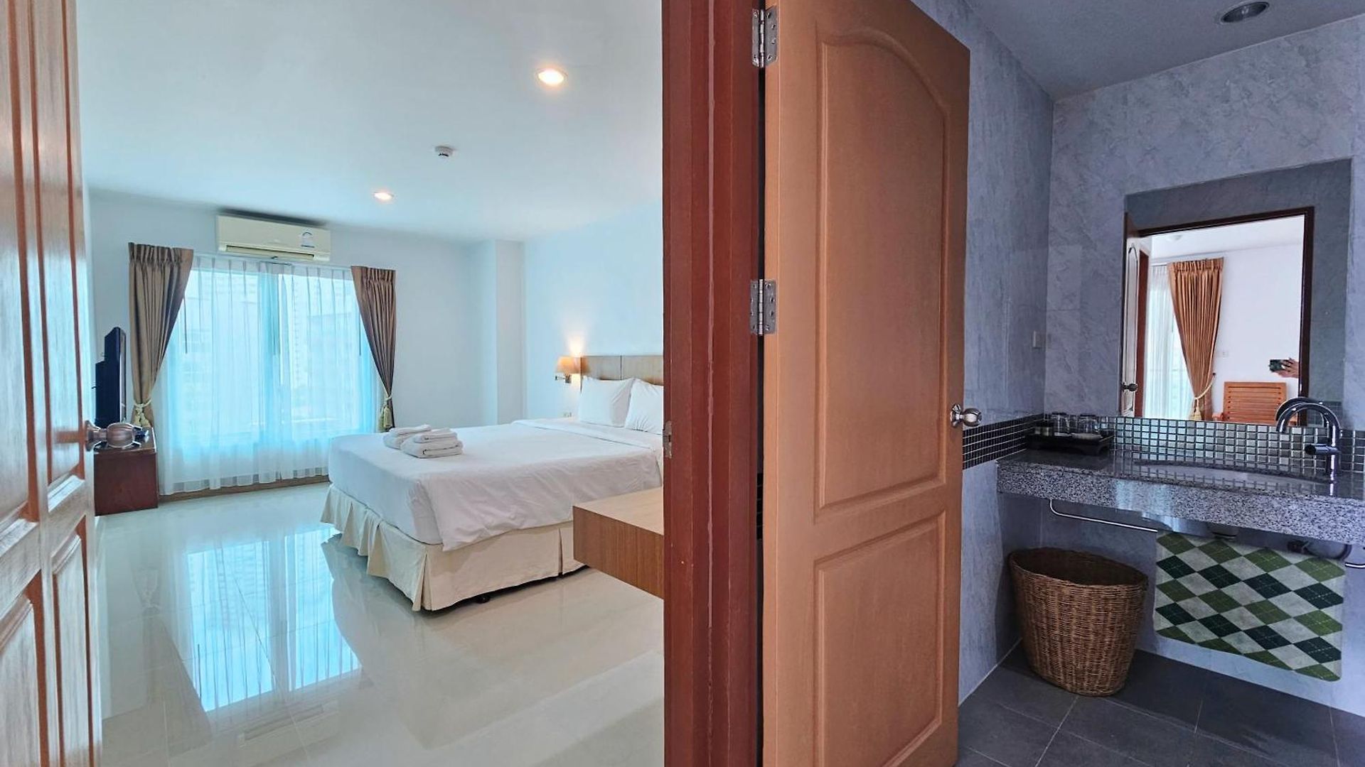 โรงแรม Nanthana Pattaya