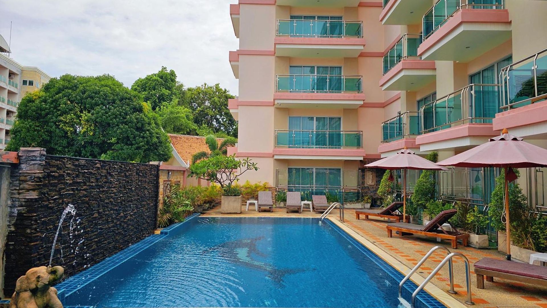 โรงแรม Nanthana 2*
