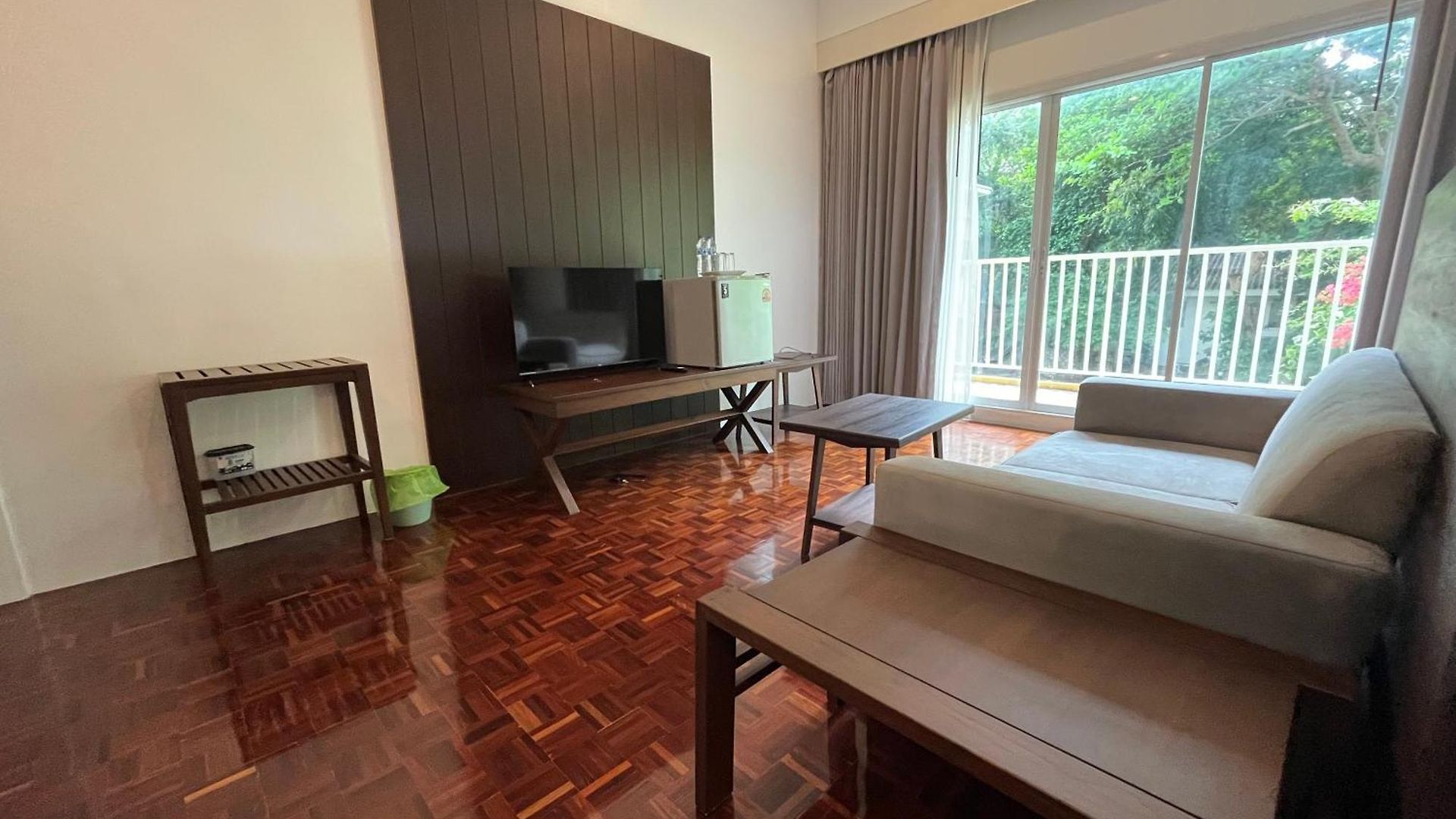 โรงแรมพำนักรับรอง Molecular Cloud Pattaya