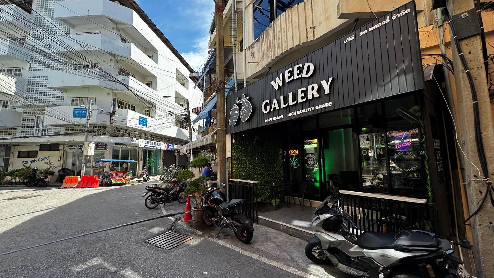 W33d Gallery 3* Pattaya