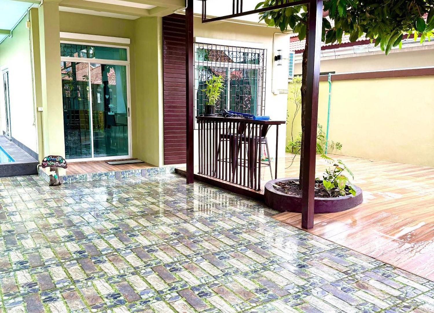 Warisa Happy Pool Near Pattaya