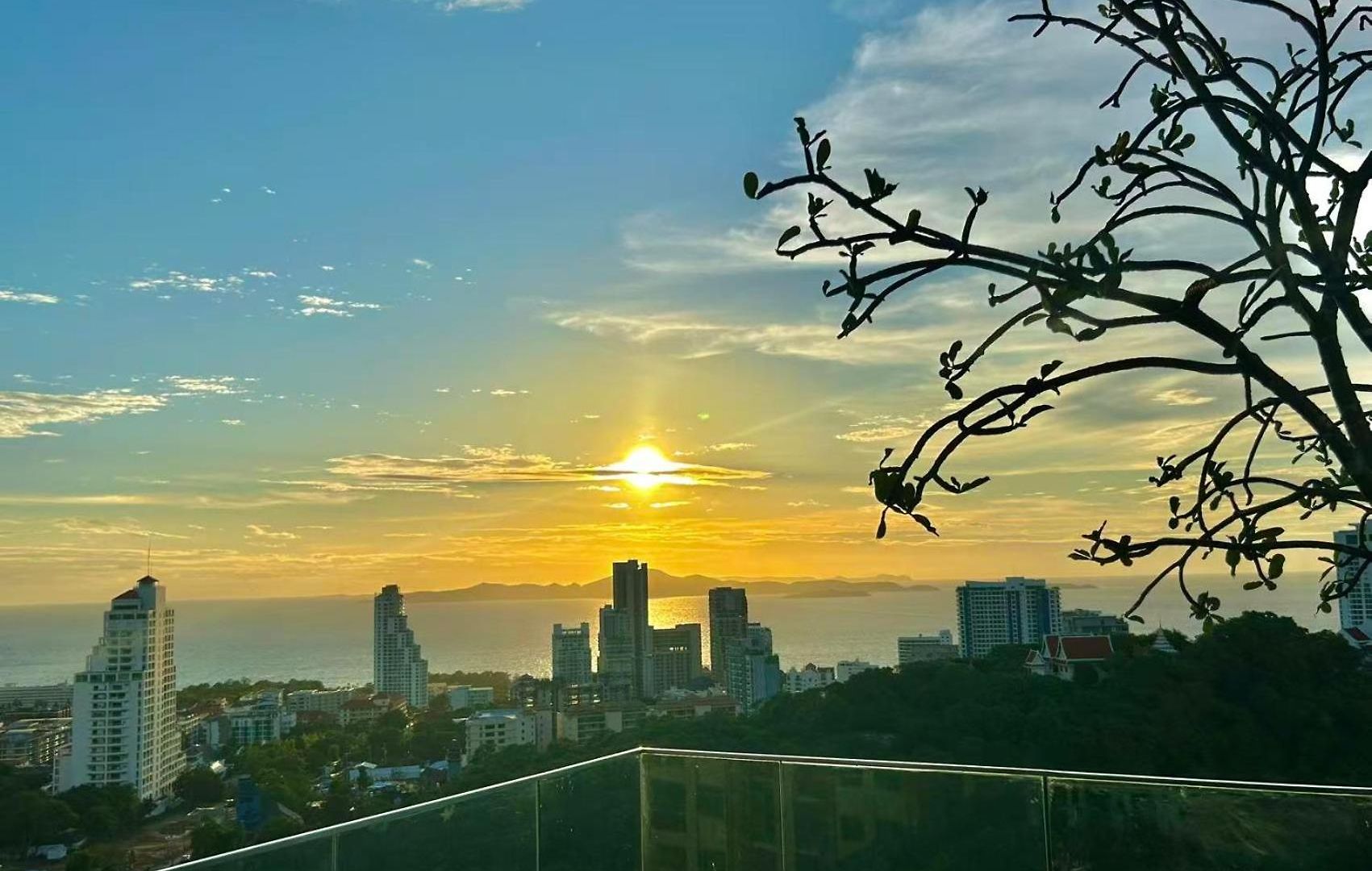 Unixx Sea View *